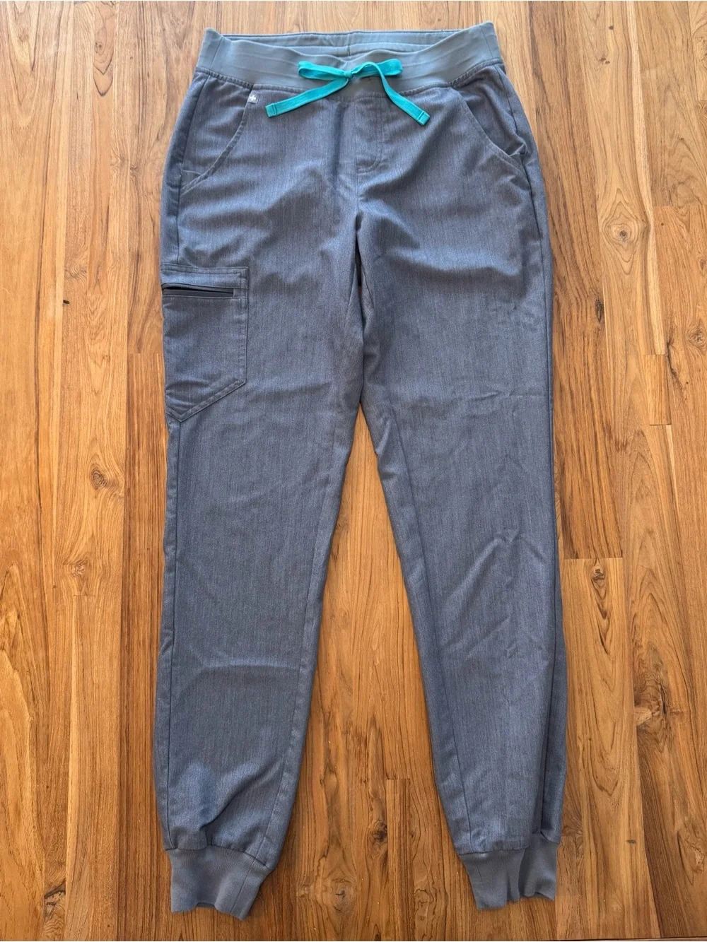FIGS Technical Zamora Grey Jogger Scrub Pants Women’s Small Tall - Picture 2 of 8